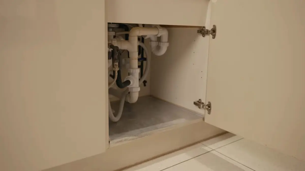 Under-sink filtration cartridges, tubing, and faucet connections for Water Filtration Installation in Altadena, CA