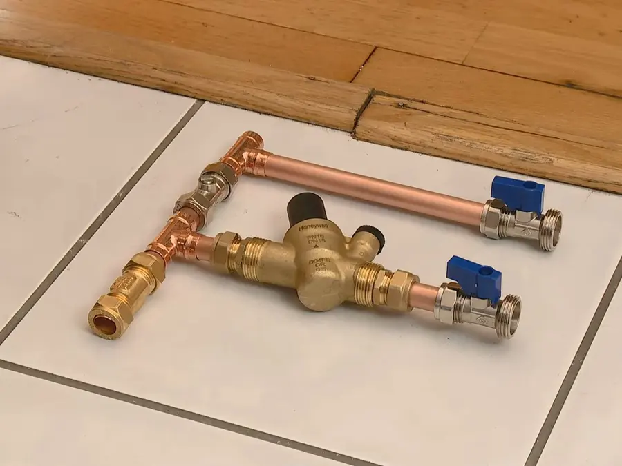 Water softener tank, control valve, and service connections during a plumbing service visit in South Pasadena on the spas-side-01 section
